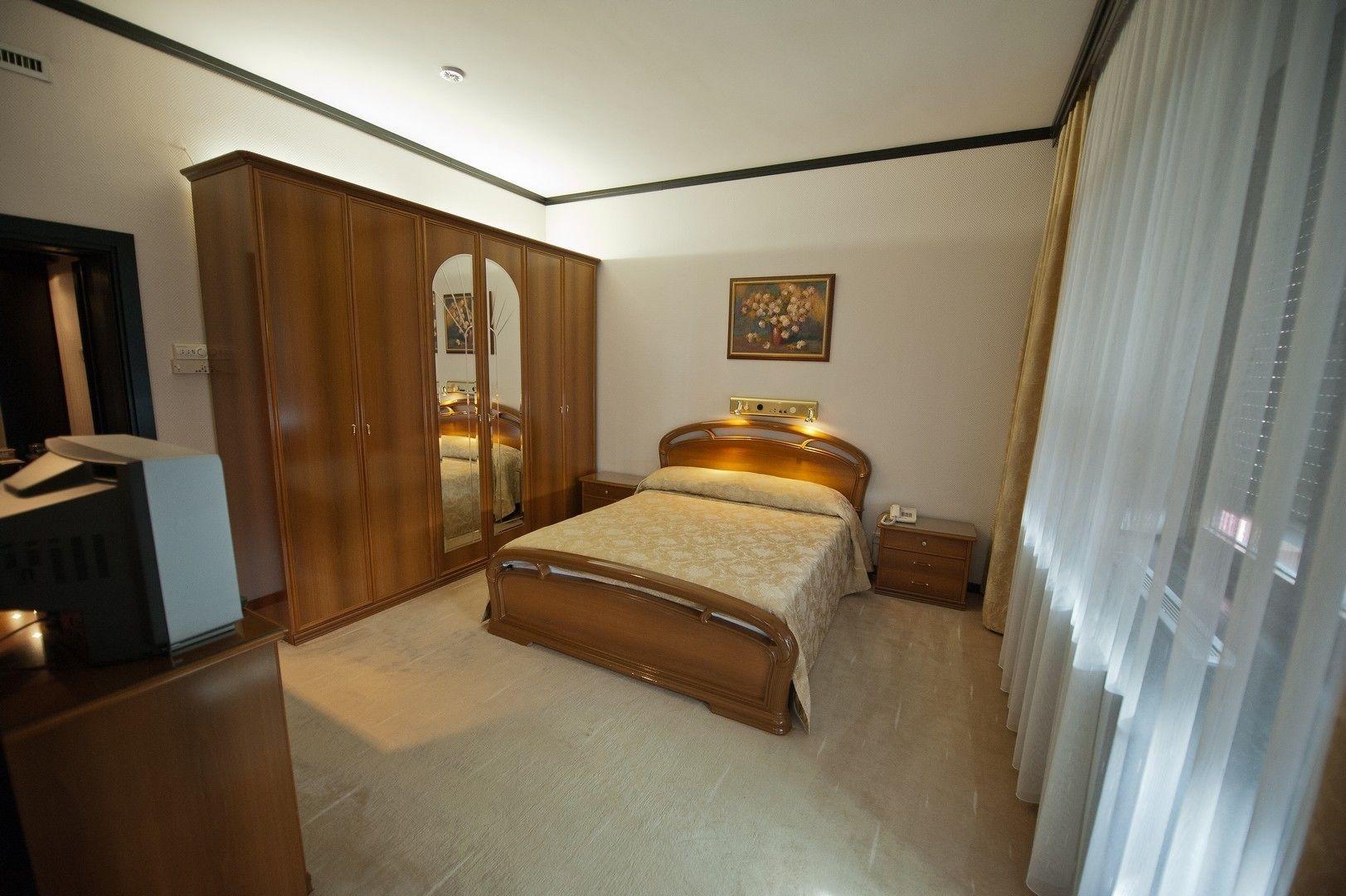 Jolly Alon Hotel Kischinau